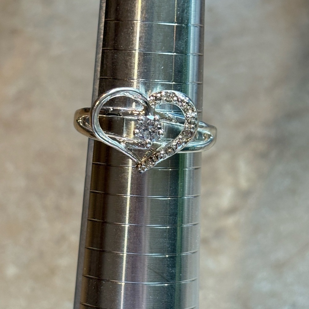Avon Silver Heart Ring Fluttering Fancy with Sparkling Accents size 10 NIB